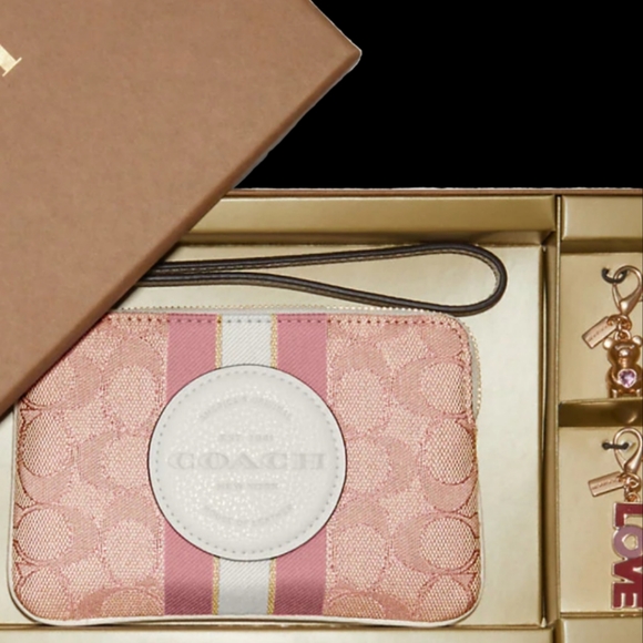 ❤Coach Boxed Dempsey Wristlet In Signature Jacquard With removable charms - Picture 4 of 6